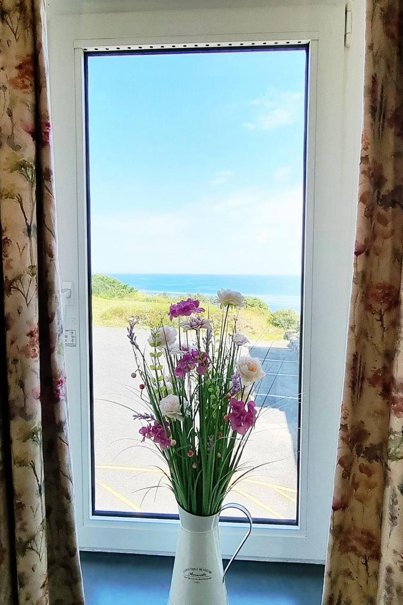 코버렉 Journeys End With Stunning Sea Views From The Headland 빌라 외부 사진